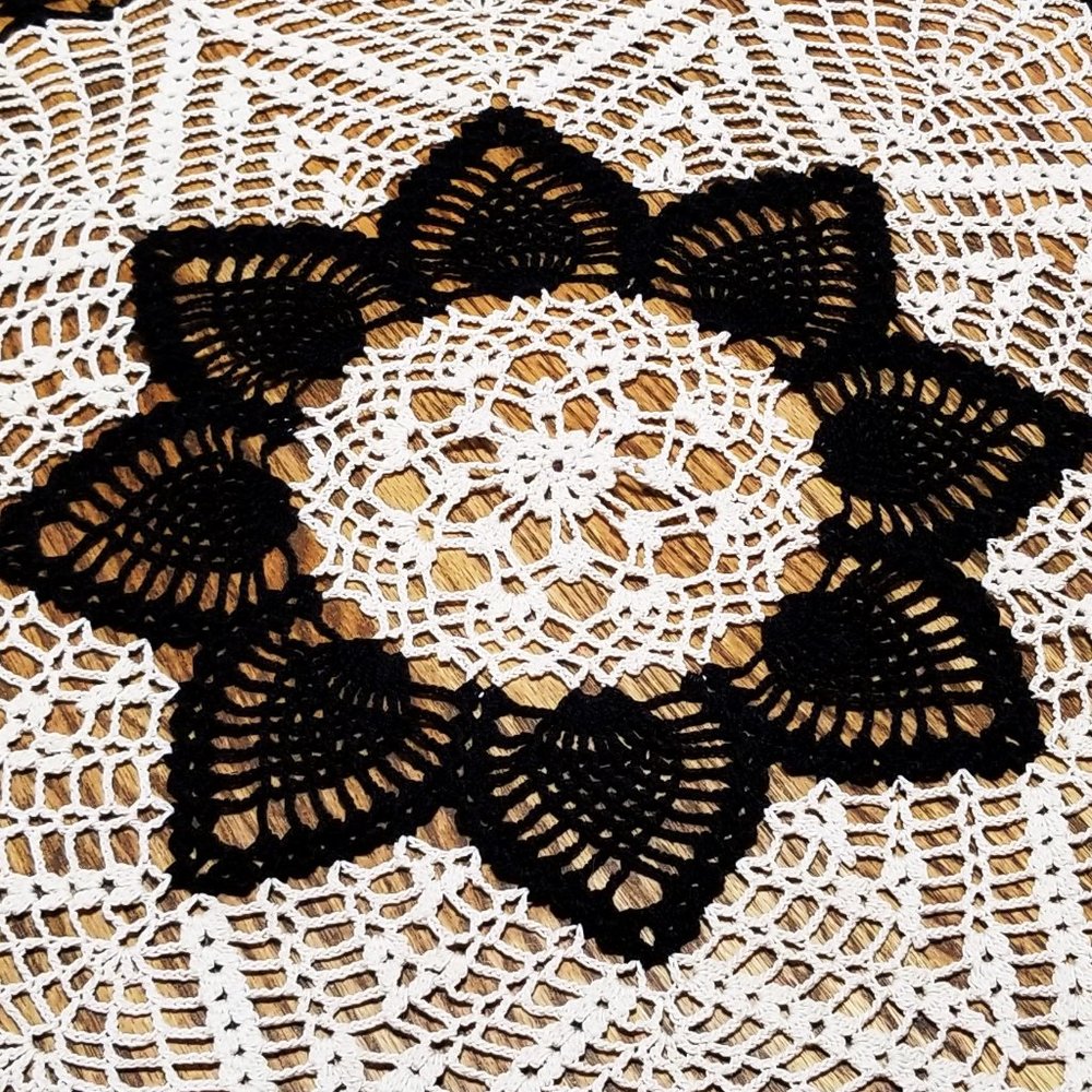 Vintage Style New Hand Crafted 30" Black and Natural Pineapple Doily - Picture 3 of 3